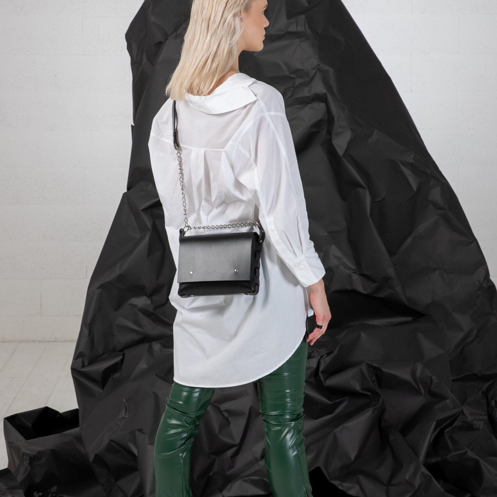 Crossbody Bag vs Shoulder Bag — Which One Actually Works for Daily Life