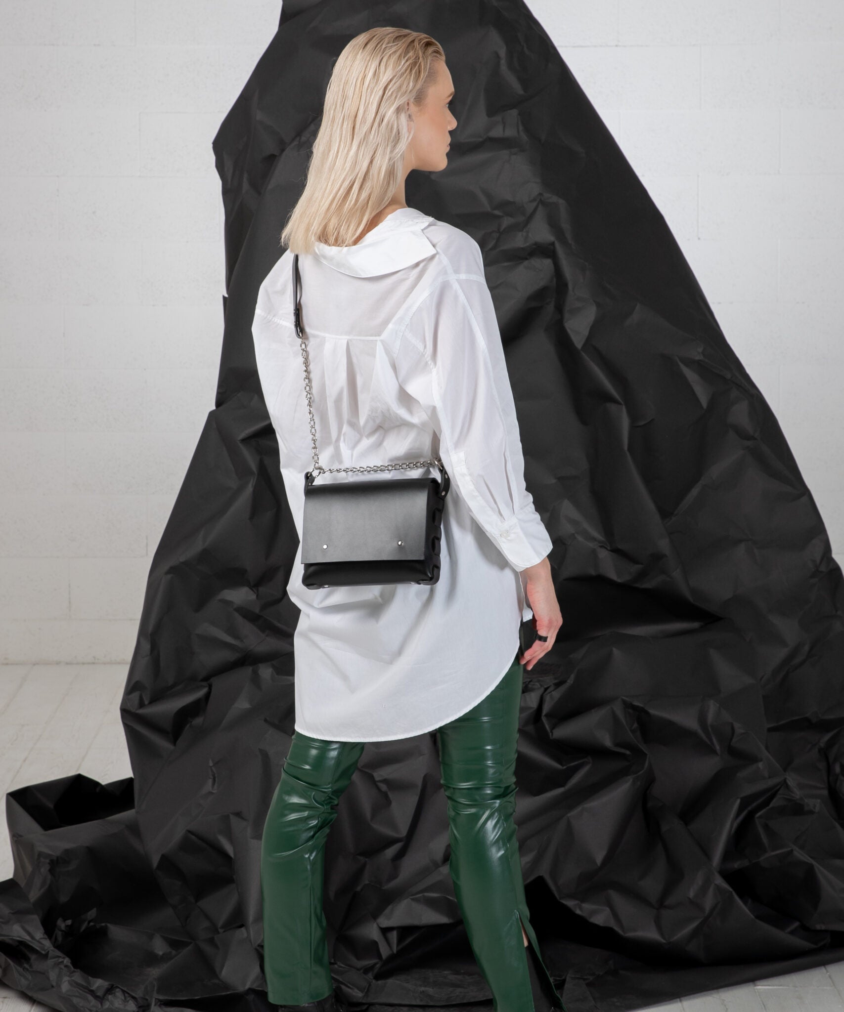 Crossbody Bag vs Shoulder Bag — Which One Actually Works for Daily Life