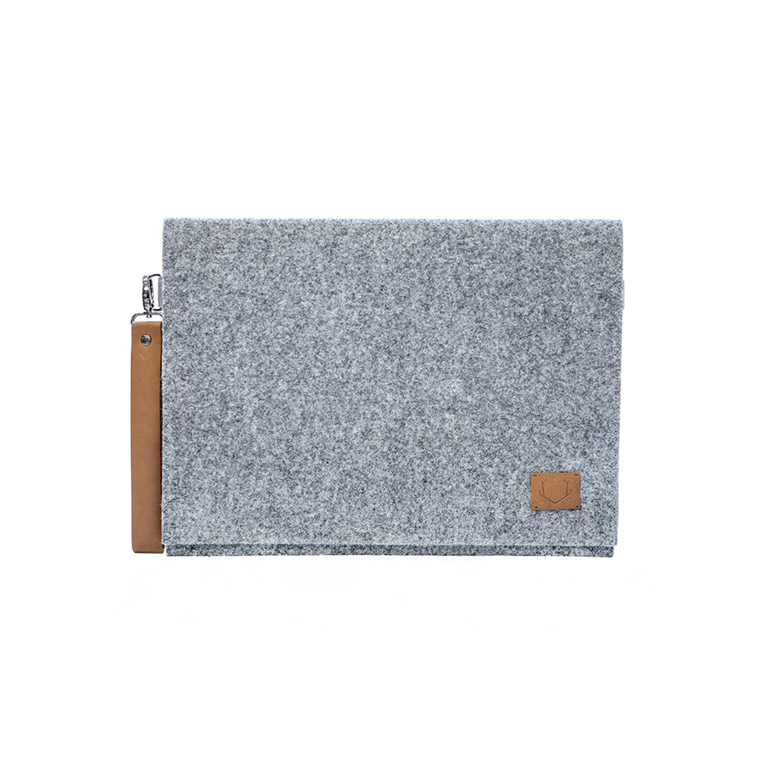 Handmade recycled-felt laptop bag by Snøluv
