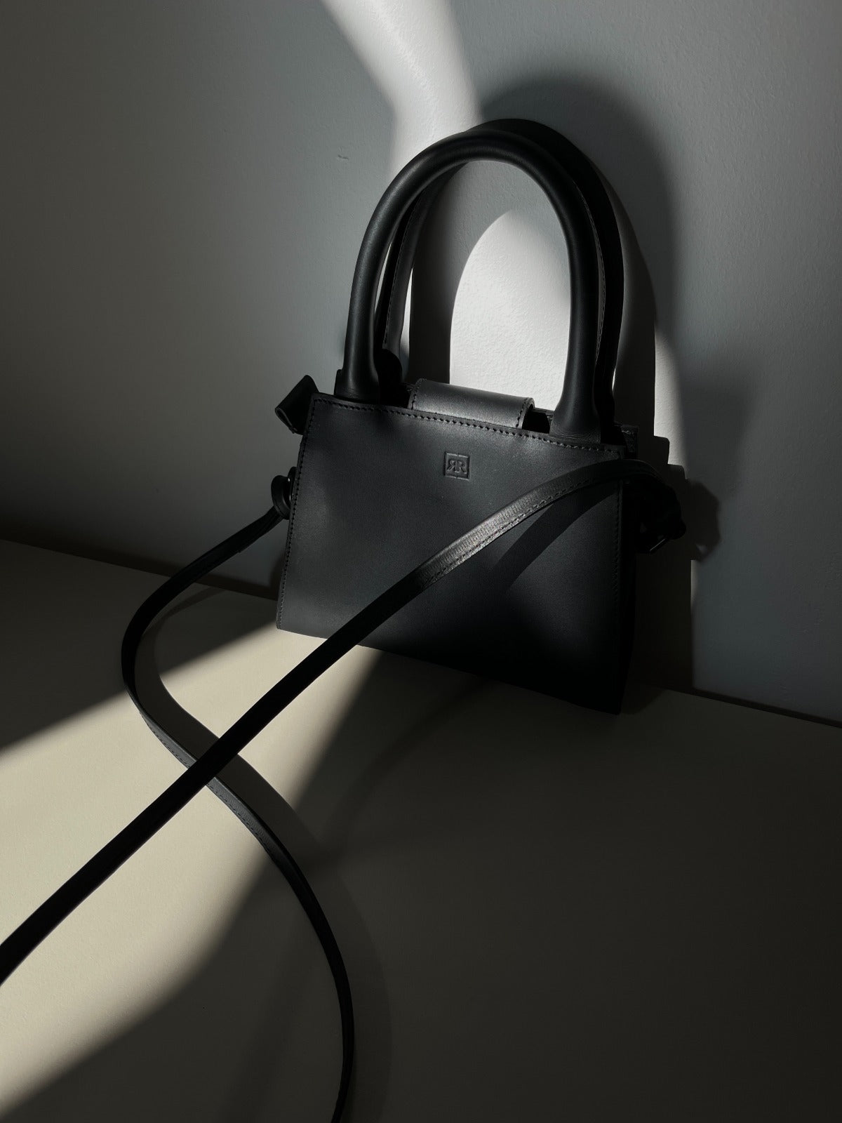 Leather Handbag Mini Structured Crossbody Design - Snøluv