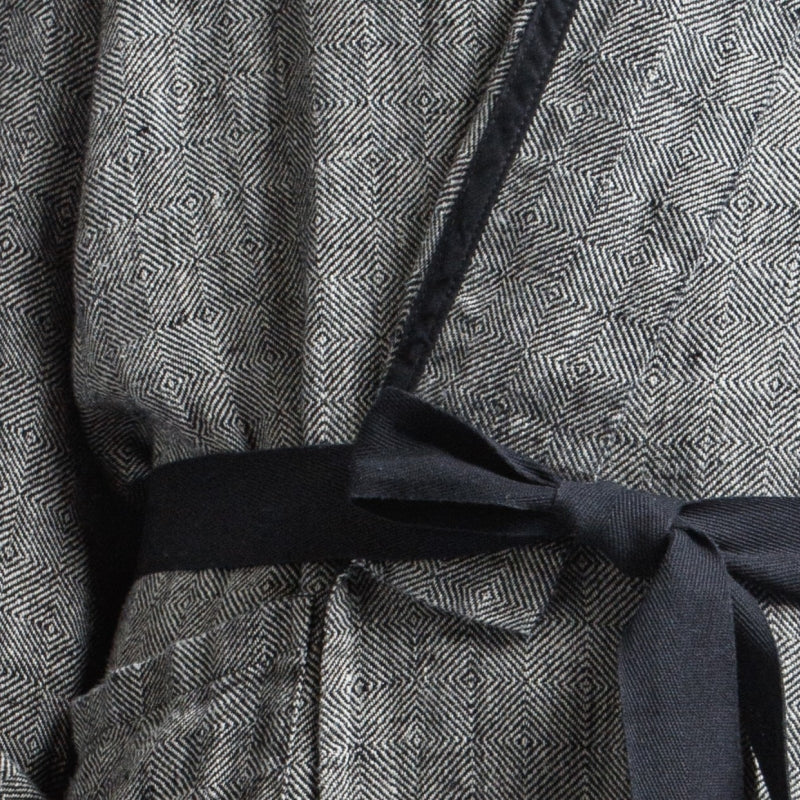 Unisex linen bathrobe in black herringbone, 100% linen, herringbone weave, prewashed and softened