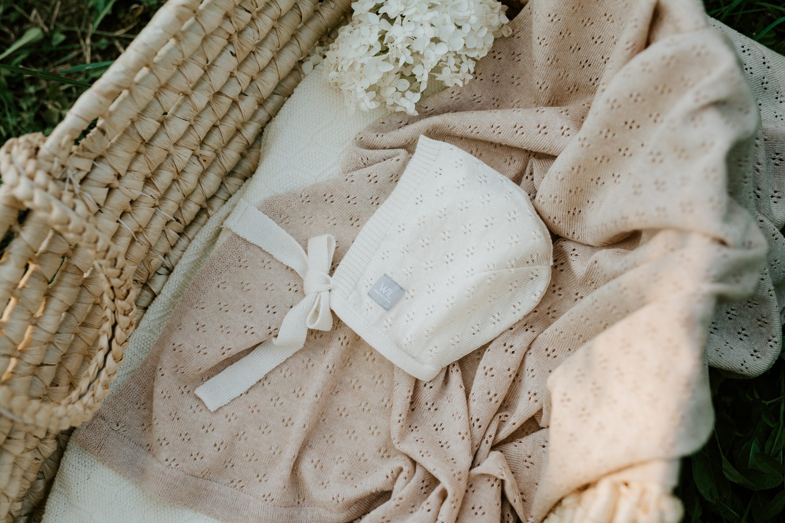 Merino Wool Baby Set LOVE Blanket and Bonnet - Snøluv